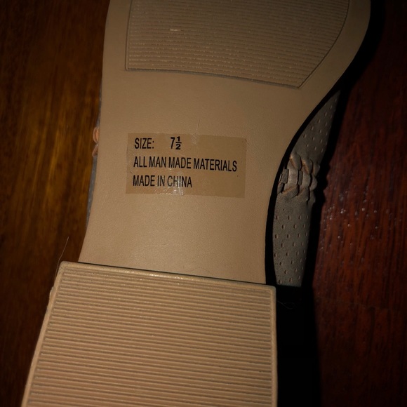 Taupe distressed shoe - Picture 5 of 5